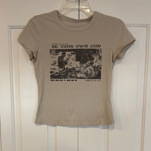 SHEIN Tan Graphic Short Sleeve Tee Size 4 - Picture 2 of 10